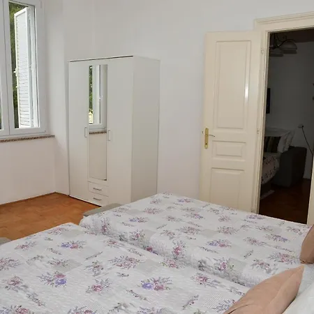 Skunca * Zára